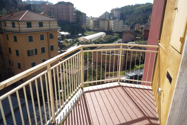 Rapallo - Appartamento Ristrutturato Con 2 Camere 005