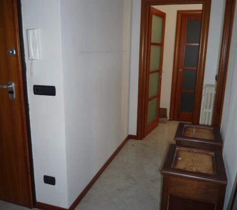 Rapallo - Appartamento Ristrutturato Con 2 Camere 021