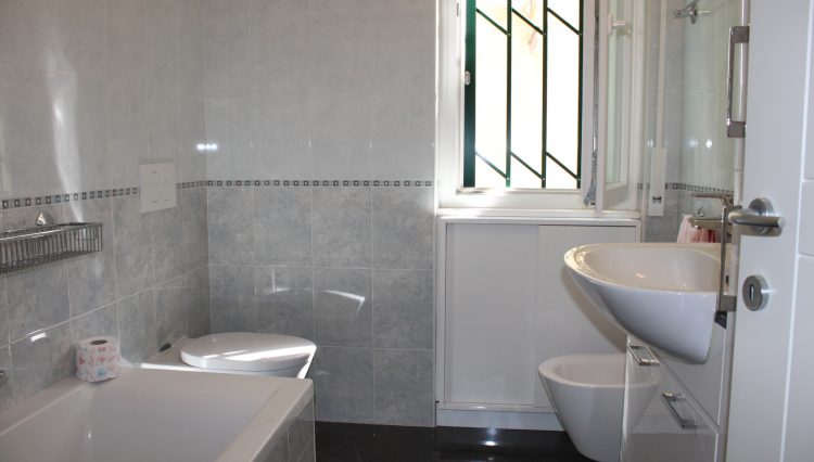 Appartamento Zona Porto - Bagno 1